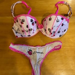 Victoria’s Secret Bra 32D